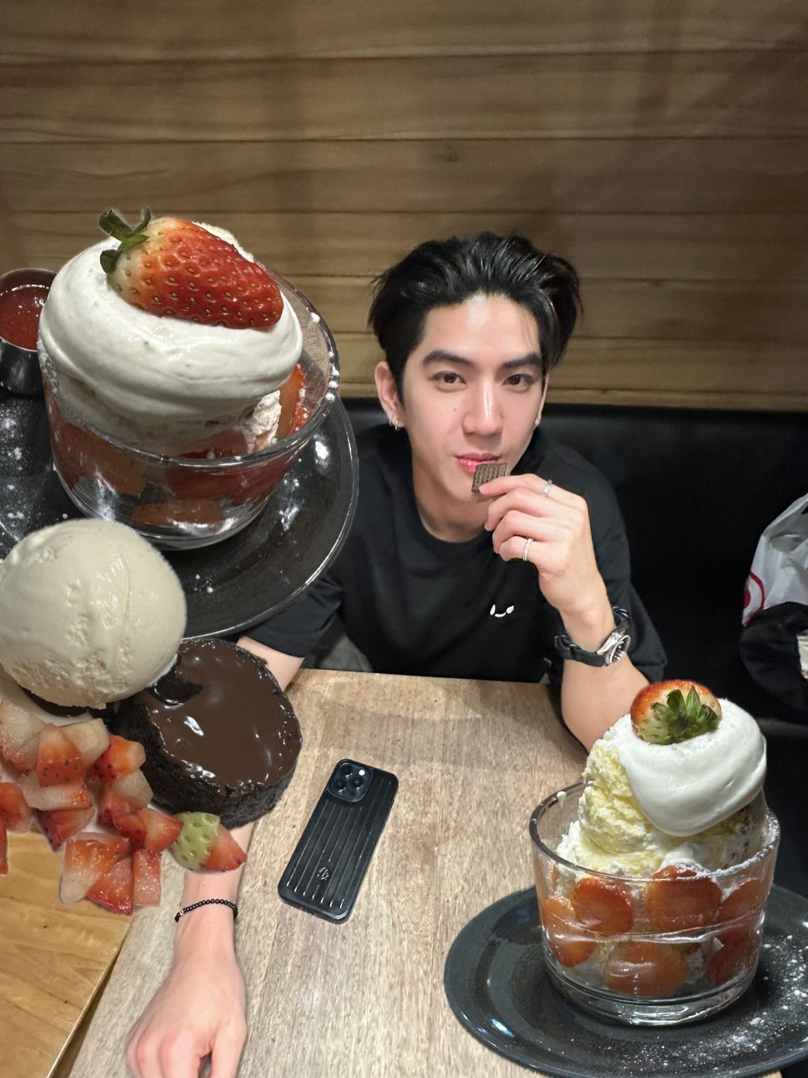 ซี - ทวินันท์ อนุกูลประเสริฐ