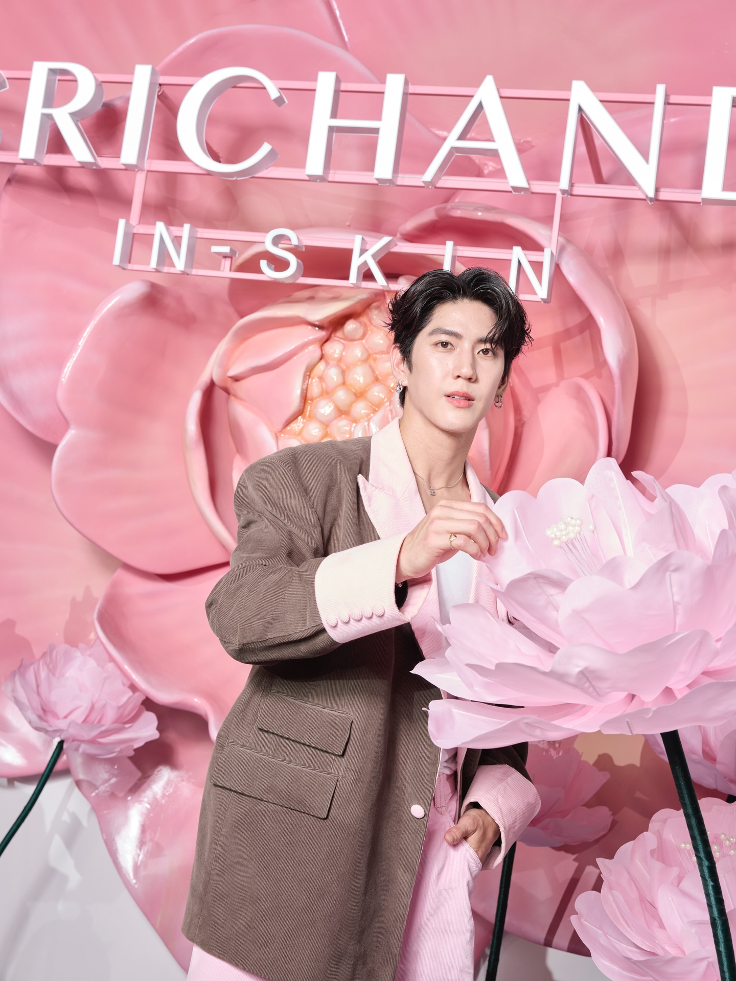 ซี - ทวินันท์ อนุกูลประเสริฐ