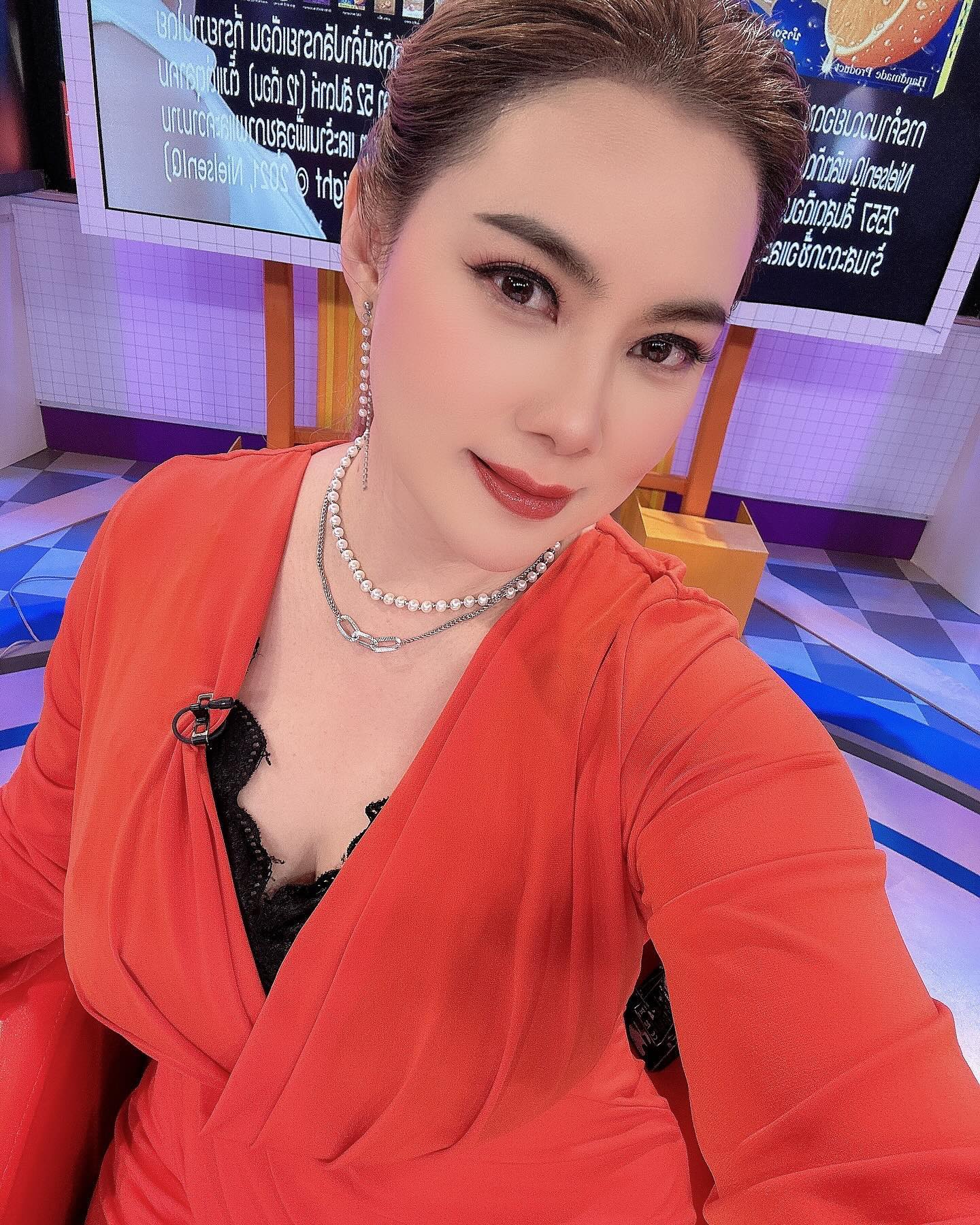 บุ๋ม - ปนัดดา วงศ์ผู้ดี