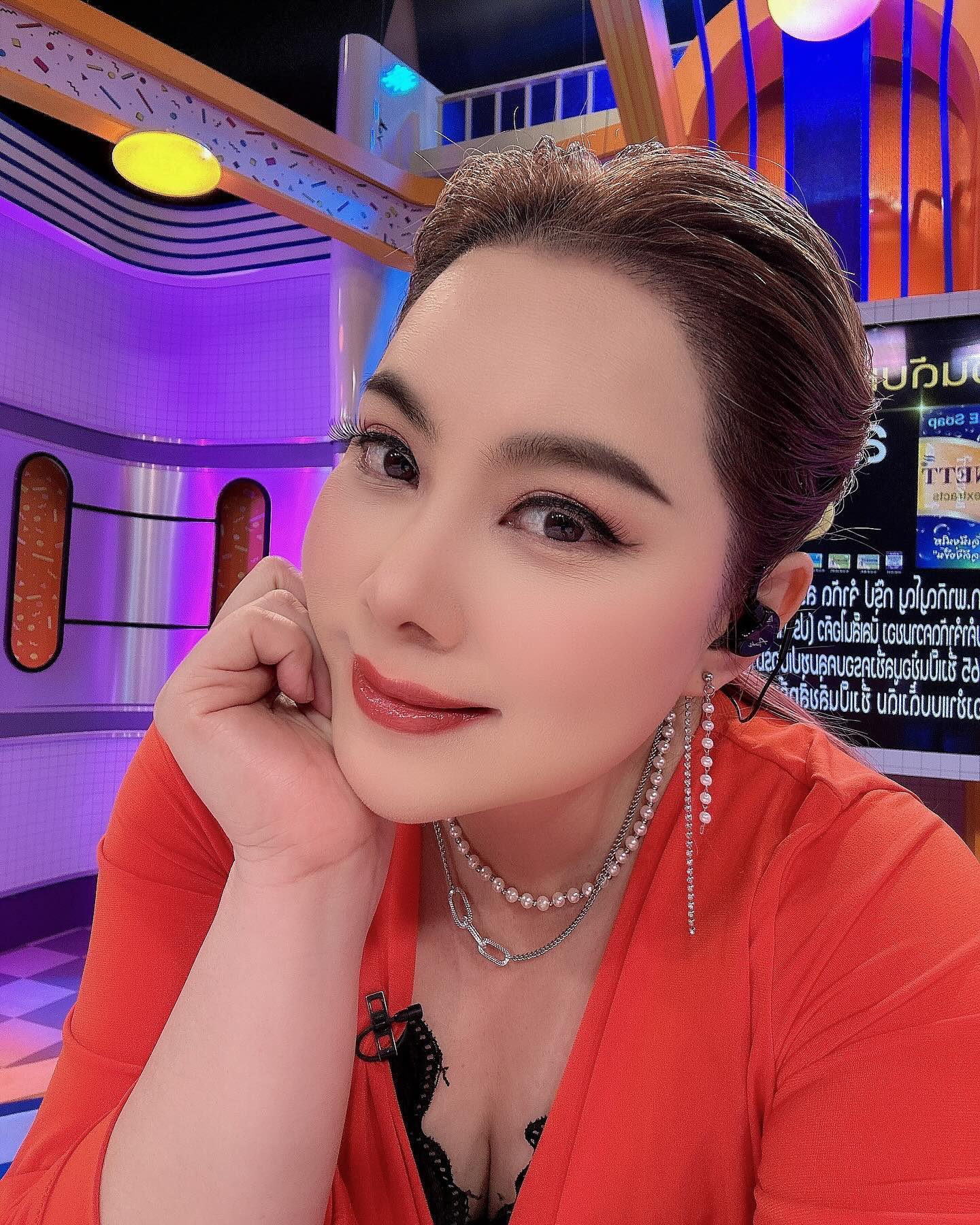 บุ๋ม - ปนัดดา วงศ์ผู้ดี