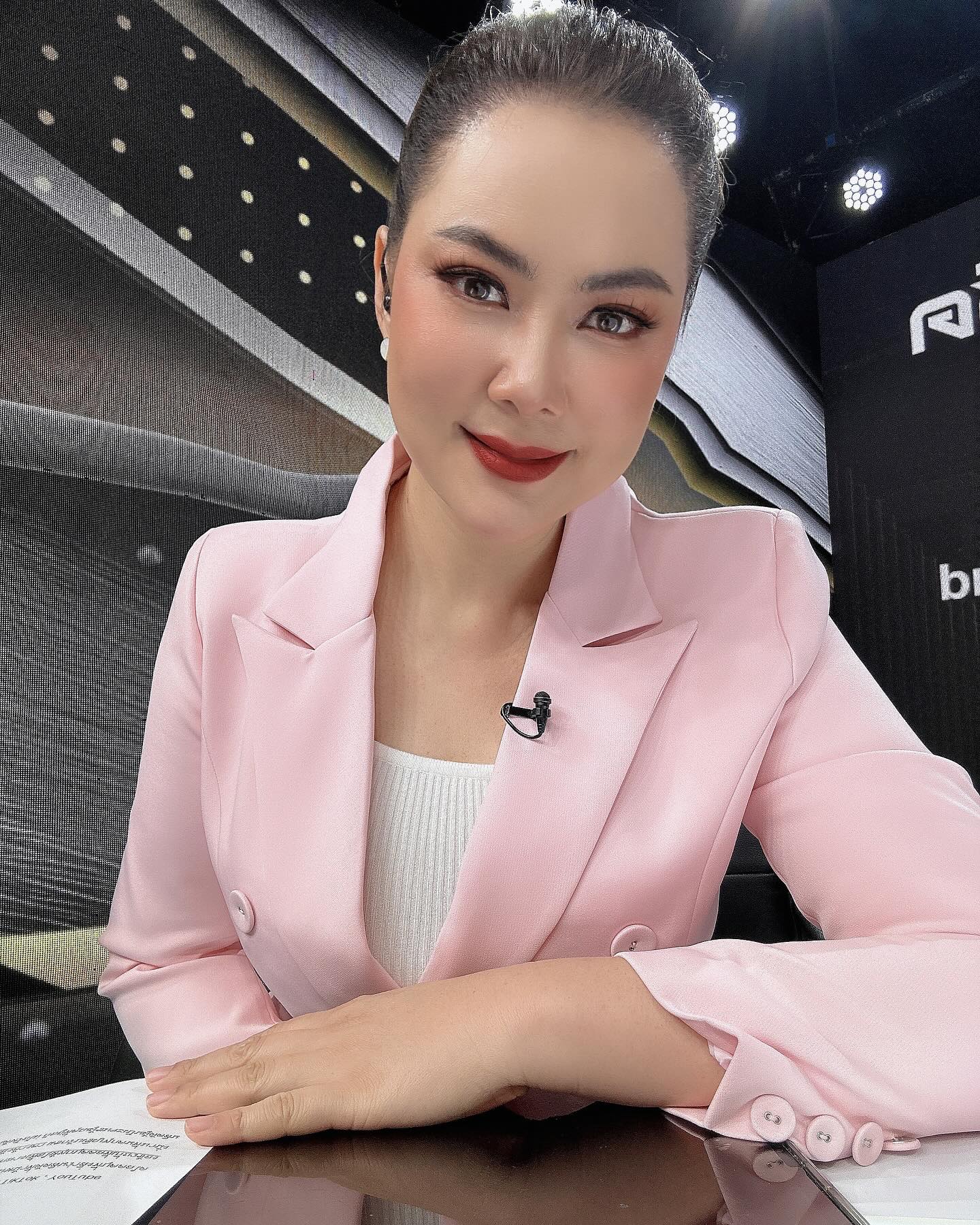 บุ๋ม - ปนัดดา วงศ์ผู้ดี