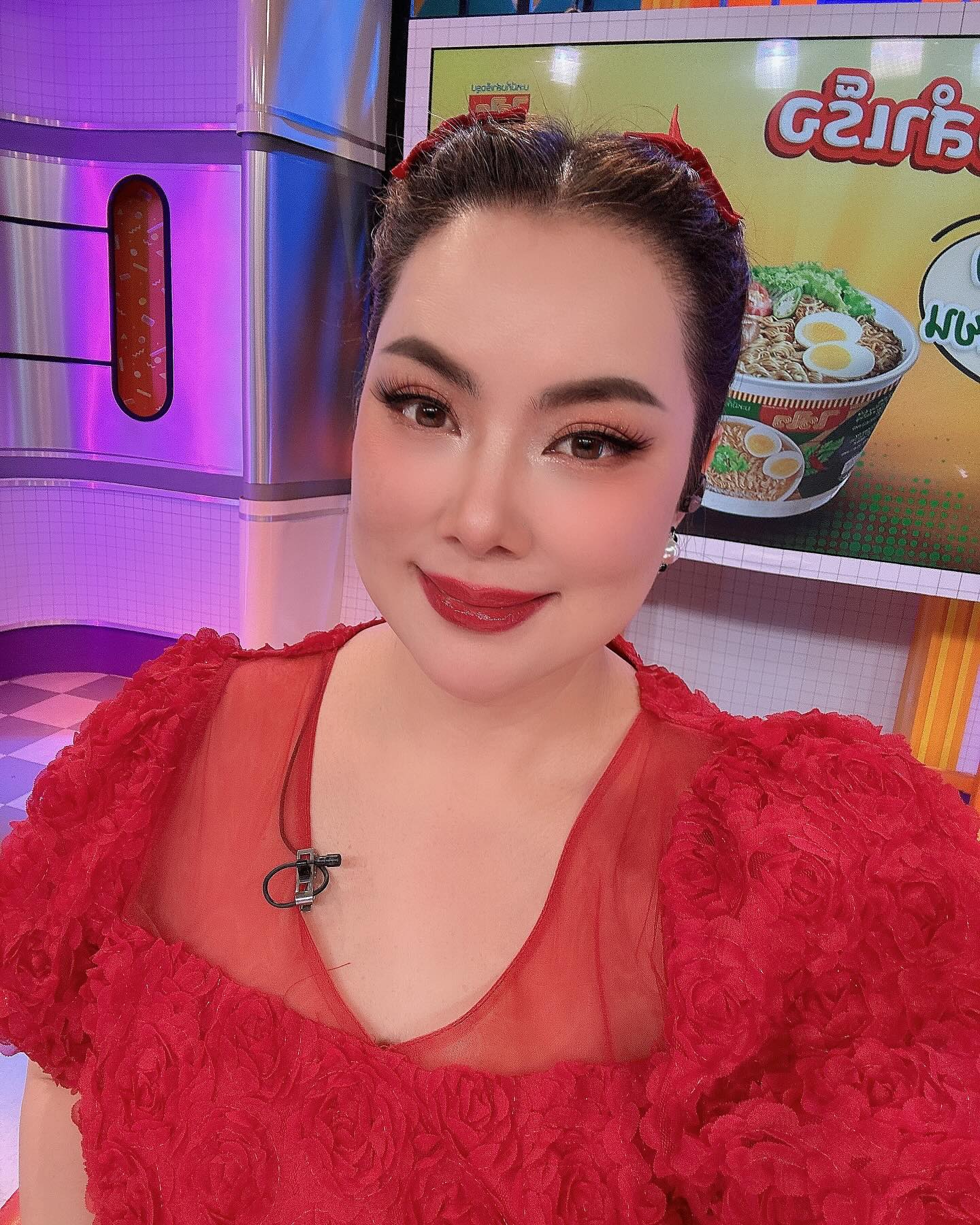 บุ๋ม - ปนัดดา วงศ์ผู้ดี