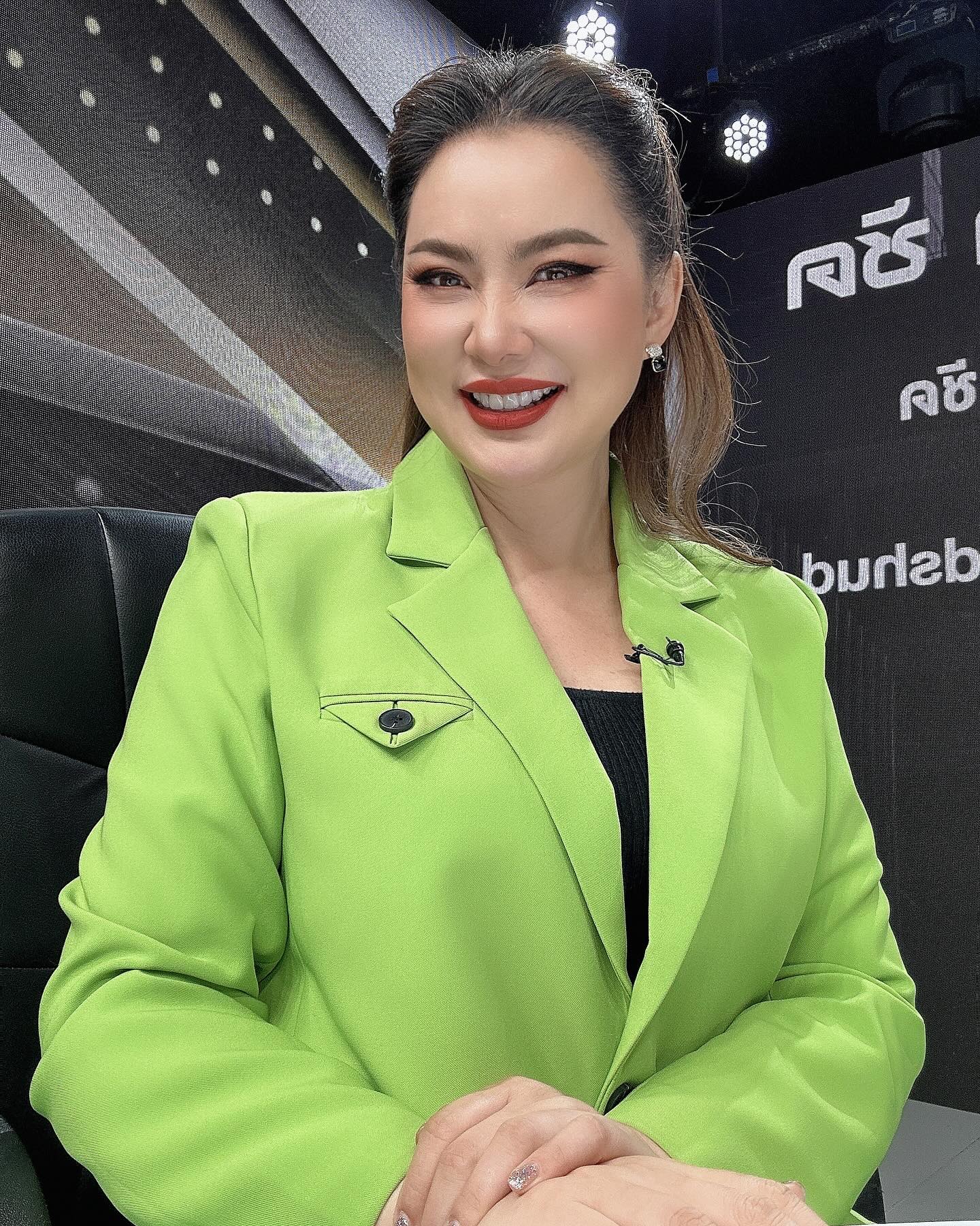 บุ๋ม - ปนัดดา วงศ์ผู้ดี