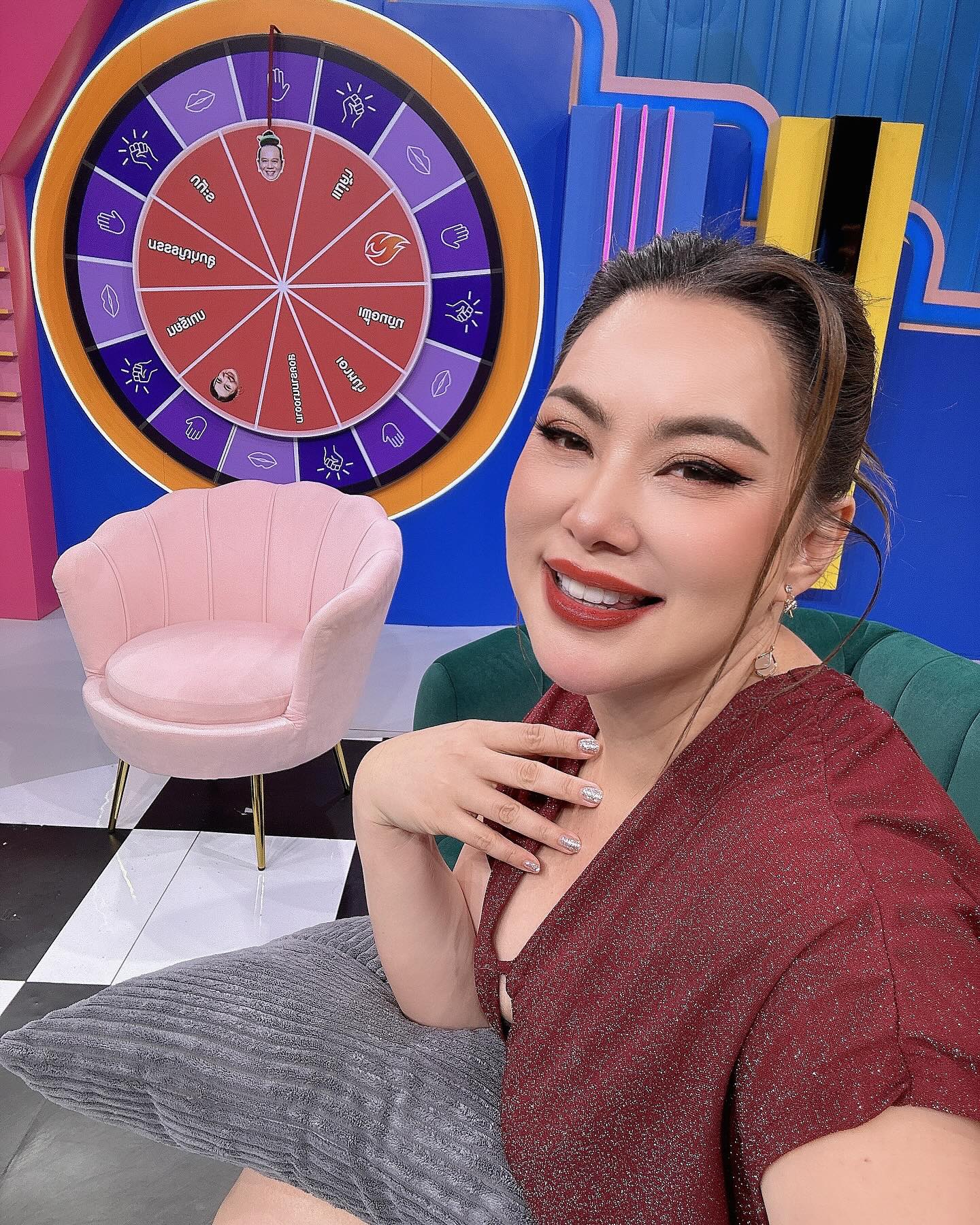 บุ๋ม - ปนัดดา วงศ์ผู้ดี