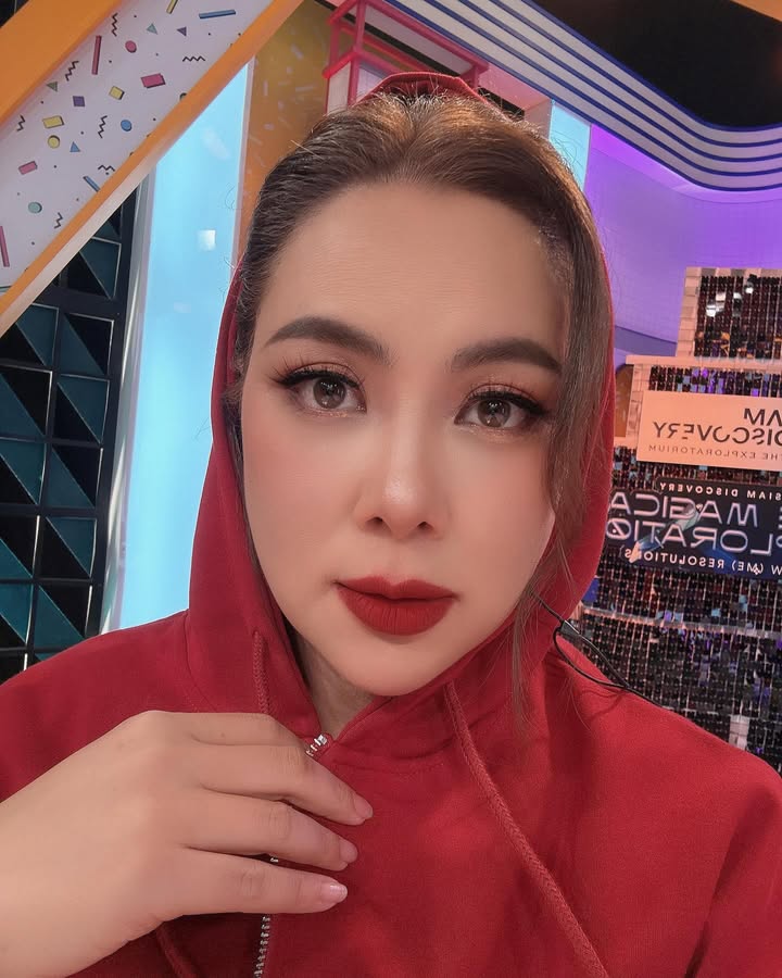 บุ๋ม - ปนัดดา วงศ์ผู้ดี