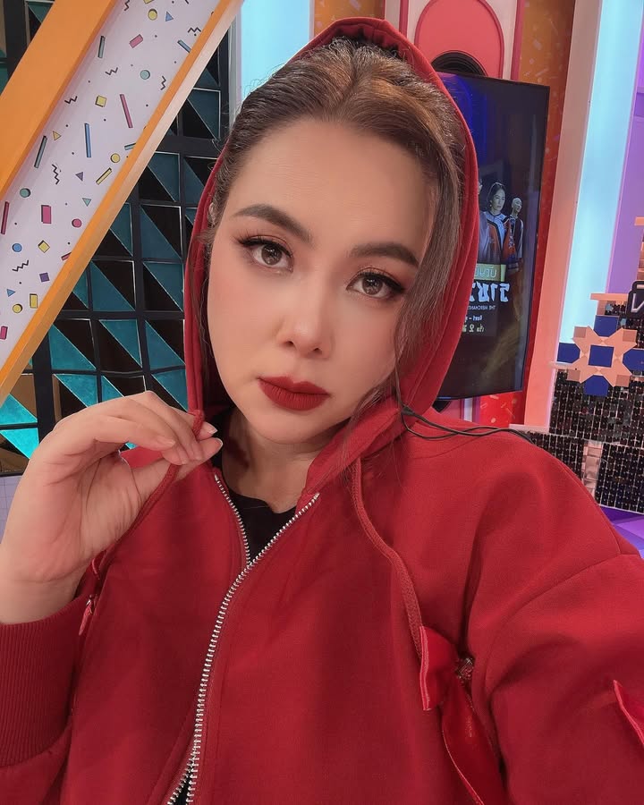 บุ๋ม - ปนัดดา วงศ์ผู้ดี