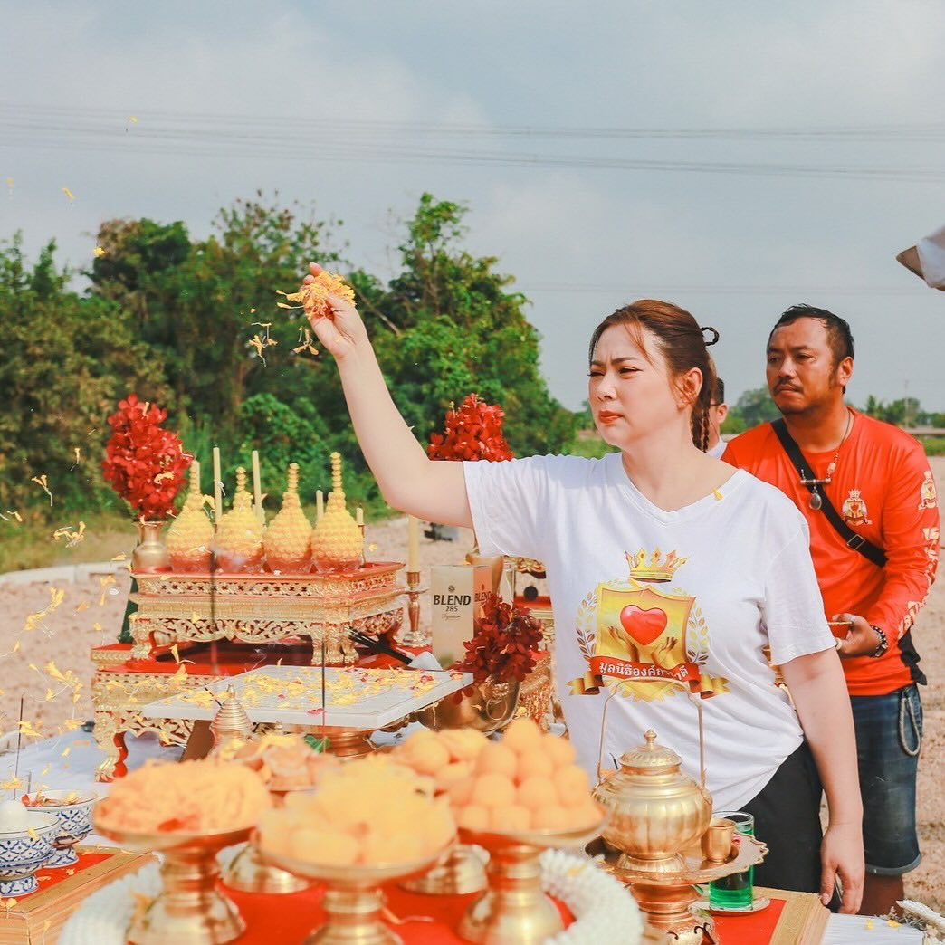 บุ๋ม - ปนัดดา วงศ์ผู้ดี