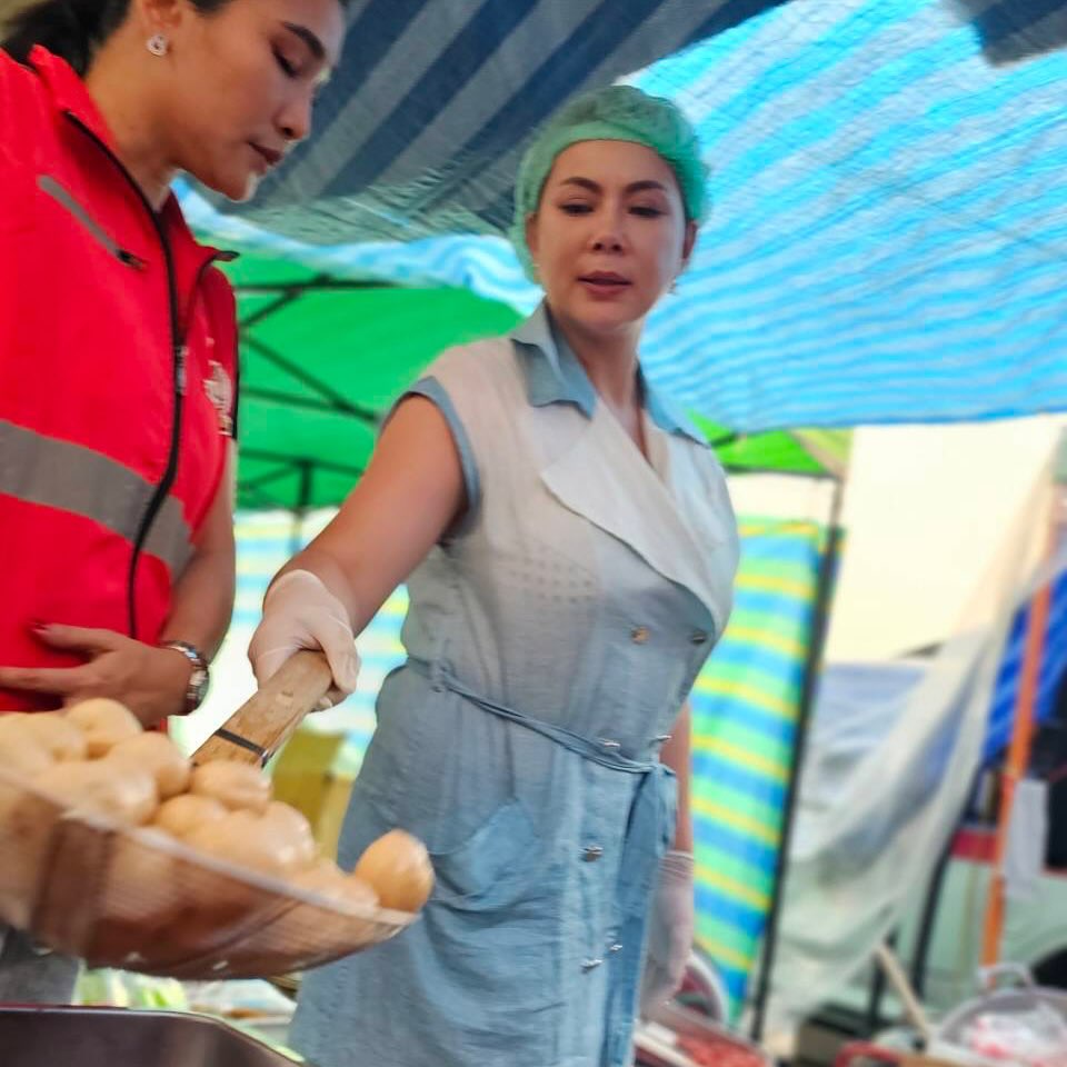 บุ๋ม - ปนัดดา วงศ์ผู้ดี