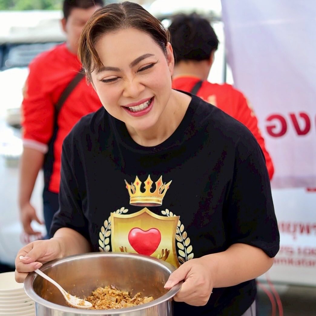 บุ๋ม - ปนัดดา วงศ์ผู้ดี