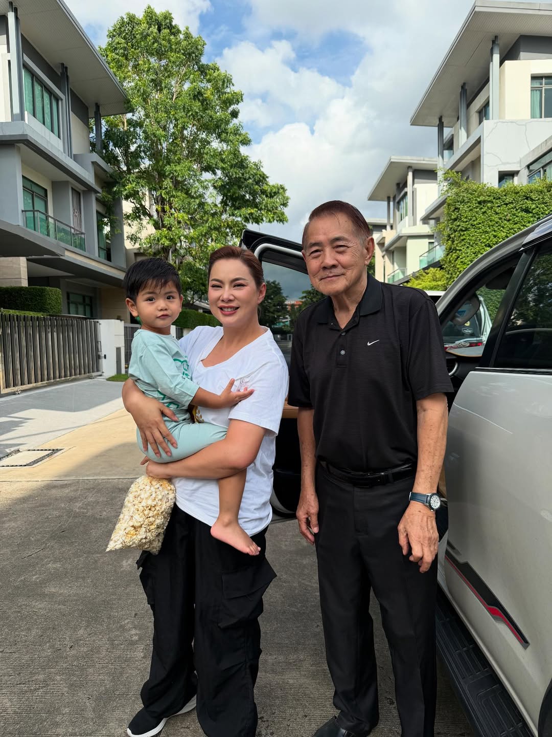 บุ๋ม - ปนัดดา วงศ์ผู้ดี