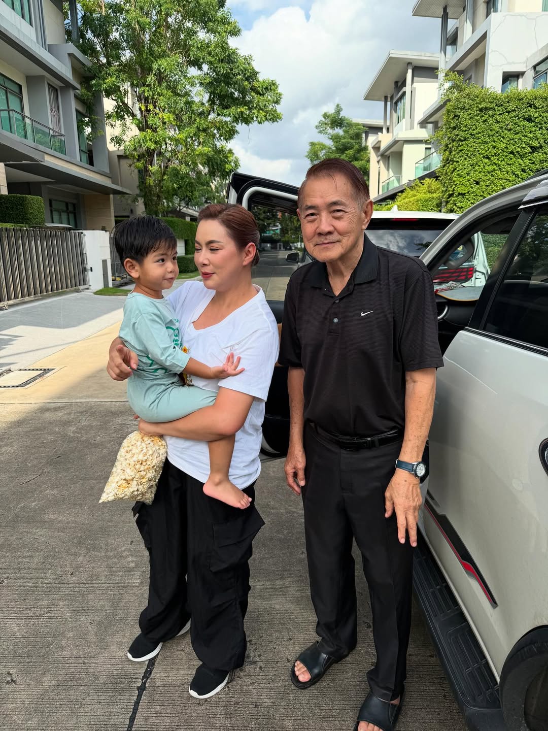 บุ๋ม - ปนัดดา วงศ์ผู้ดี