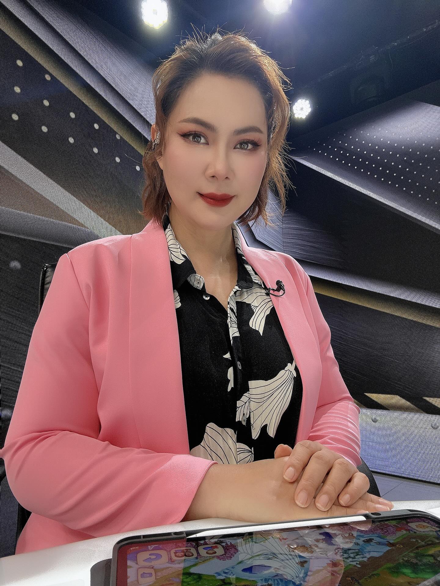 บุ๋ม - ปนัดดา วงศ์ผู้ดี