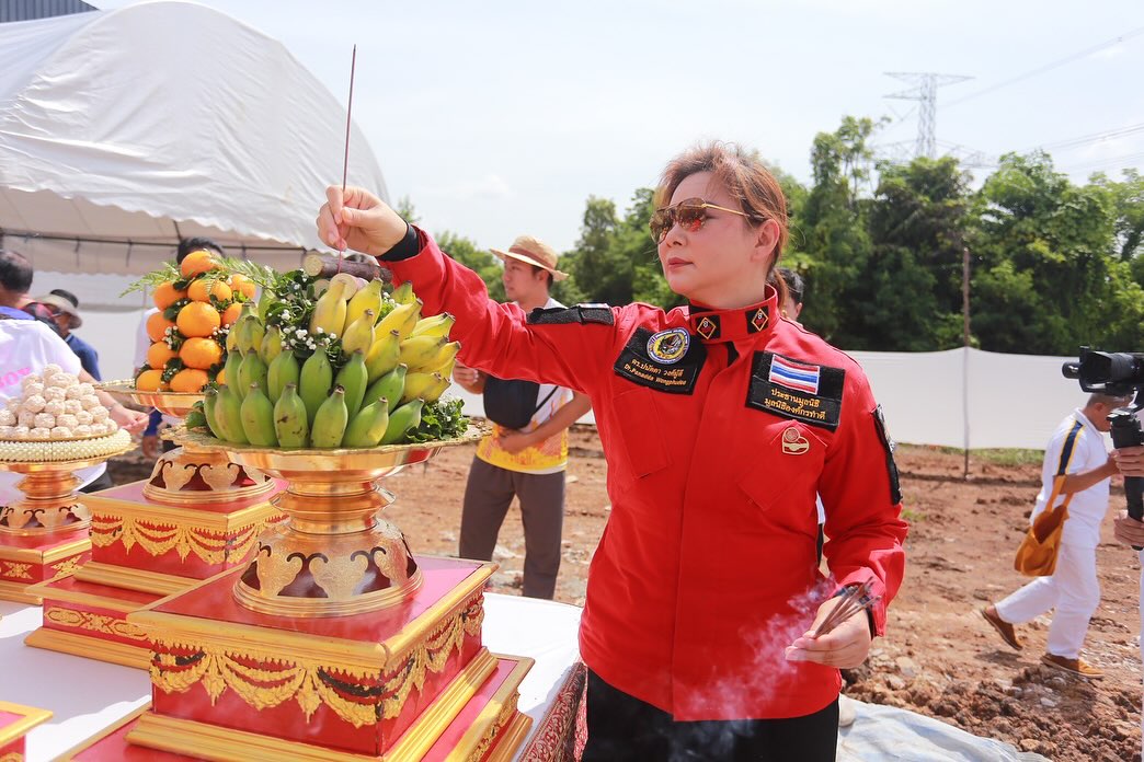 บุ๋ม - ปนัดดา วงศ์ผู้ดี