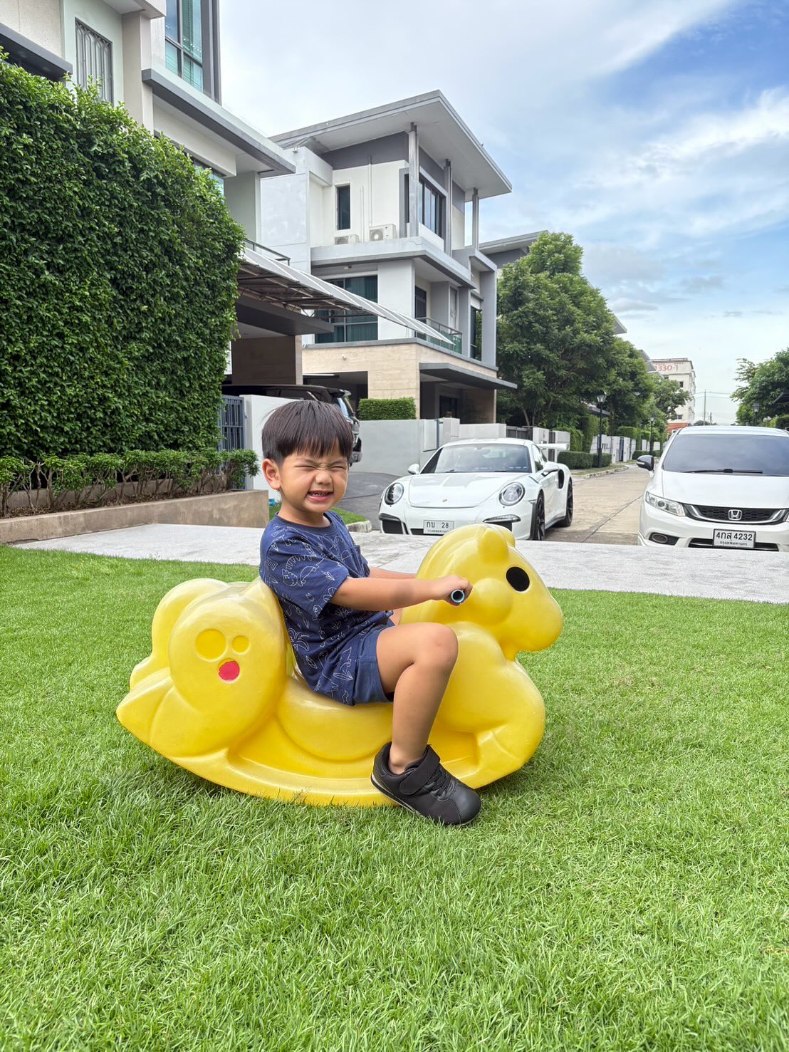 บุ๋ม - ปนัดดา วงศ์ผู้ดี