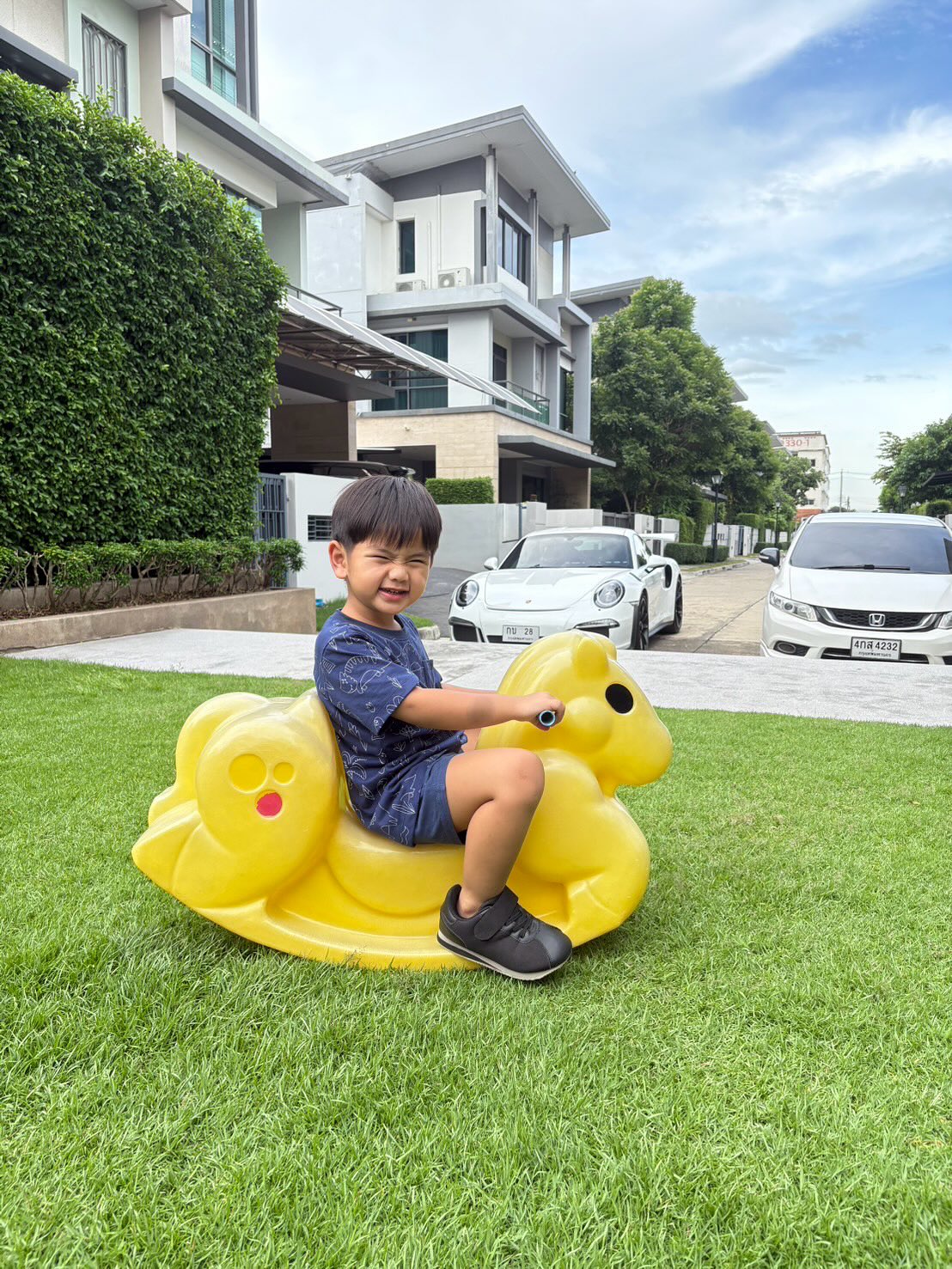 บุ๋ม - ปนัดดา วงศ์ผู้ดี