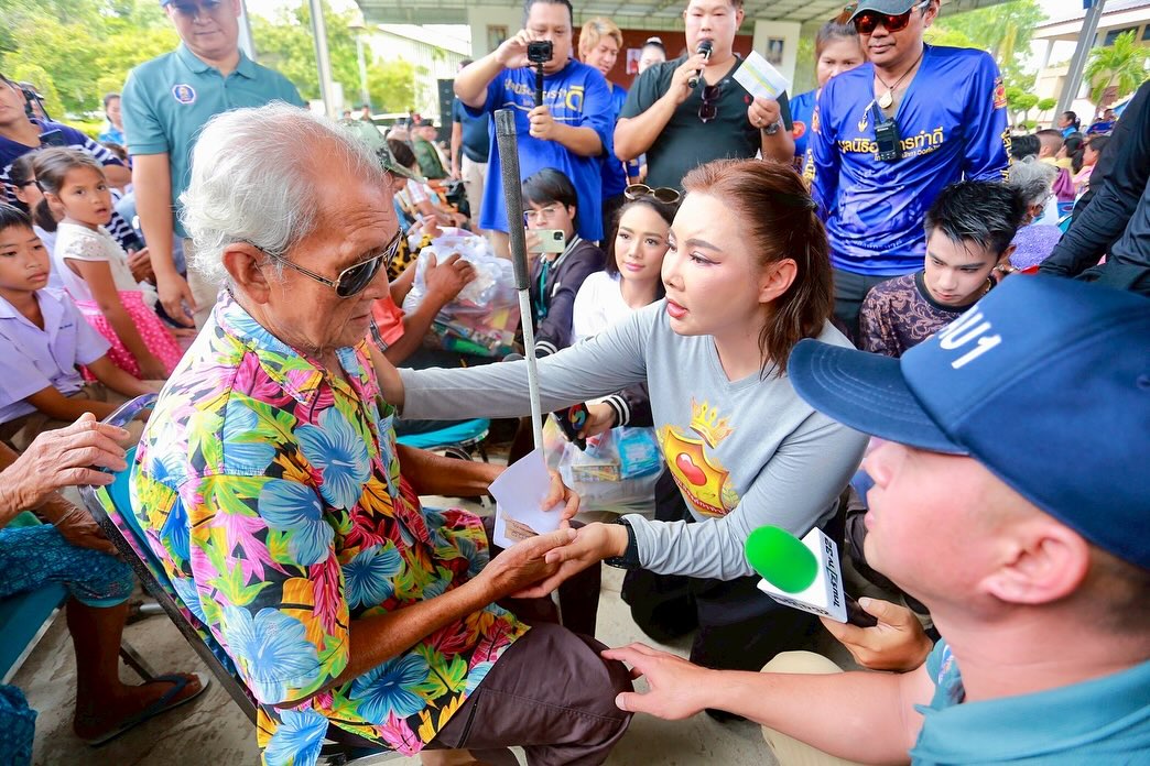 บุ๋ม - ปนัดดา วงศ์ผู้ดี