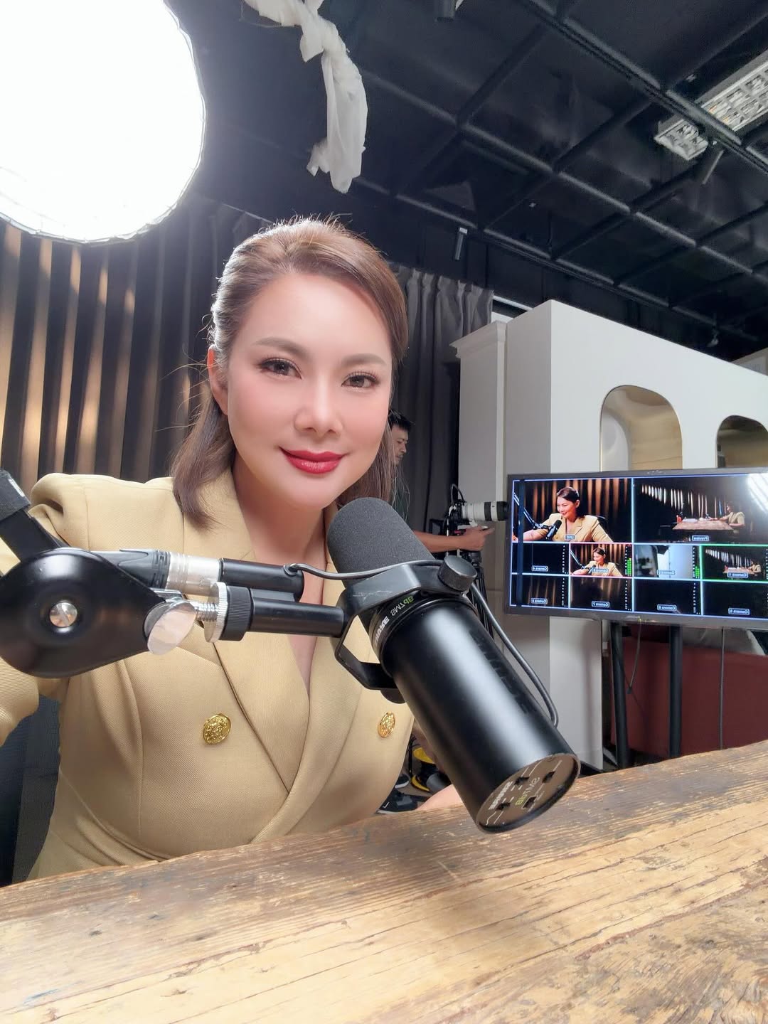 บุ๋ม - ปนัดดา วงศ์ผู้ดี