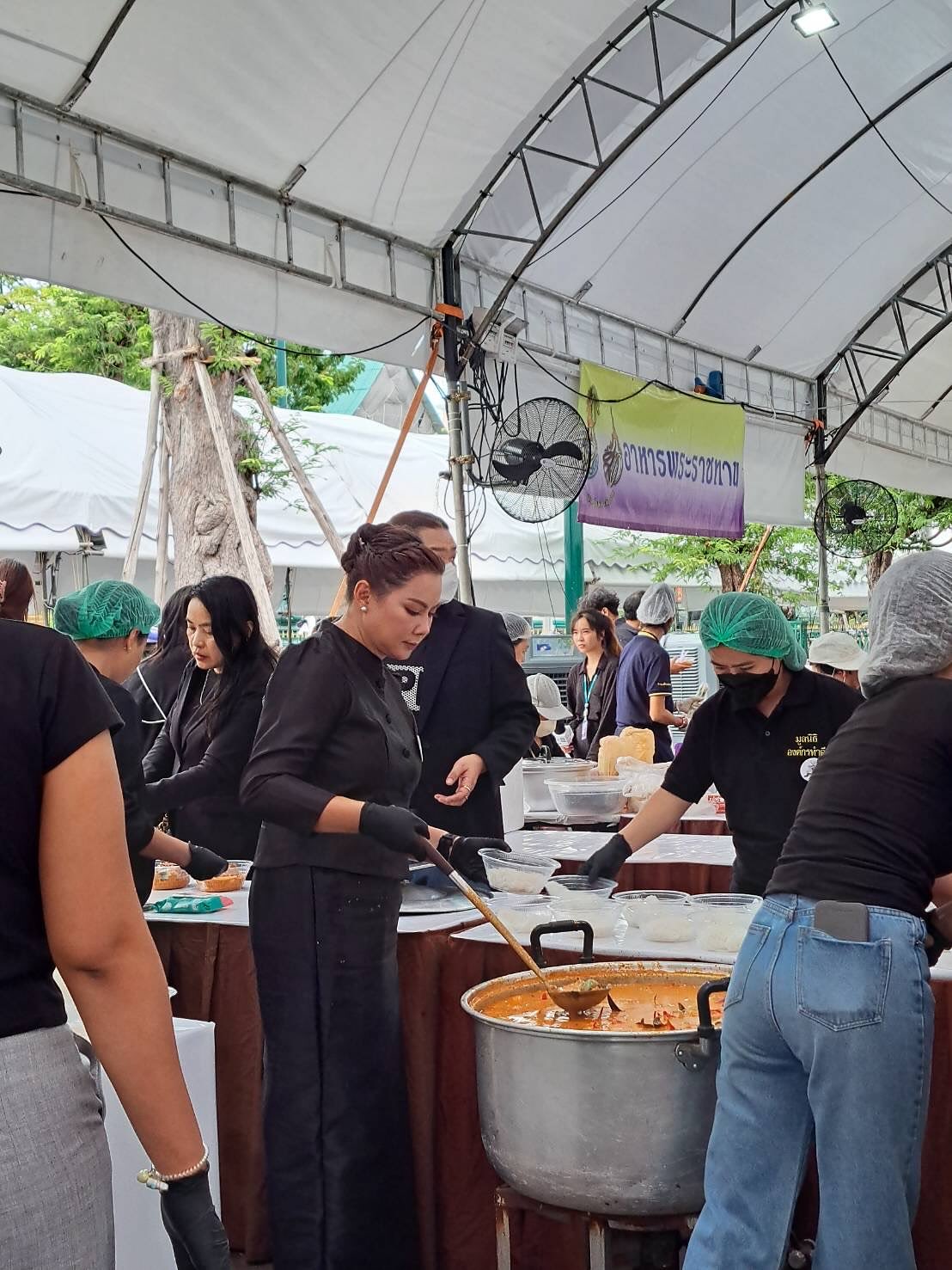 บุ๋ม - ปนัดดา วงศ์ผู้ดี