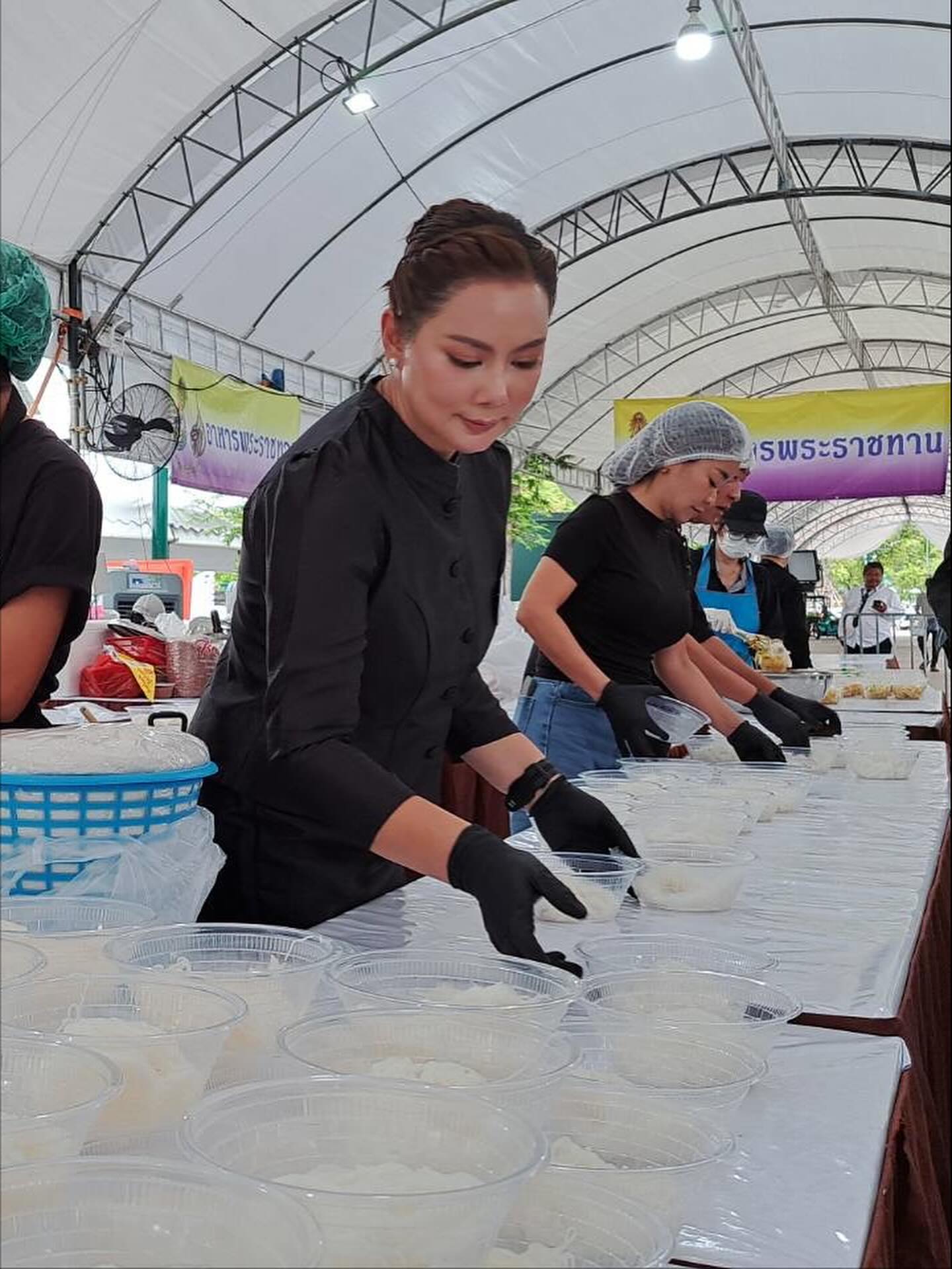 บุ๋ม - ปนัดดา วงศ์ผู้ดี