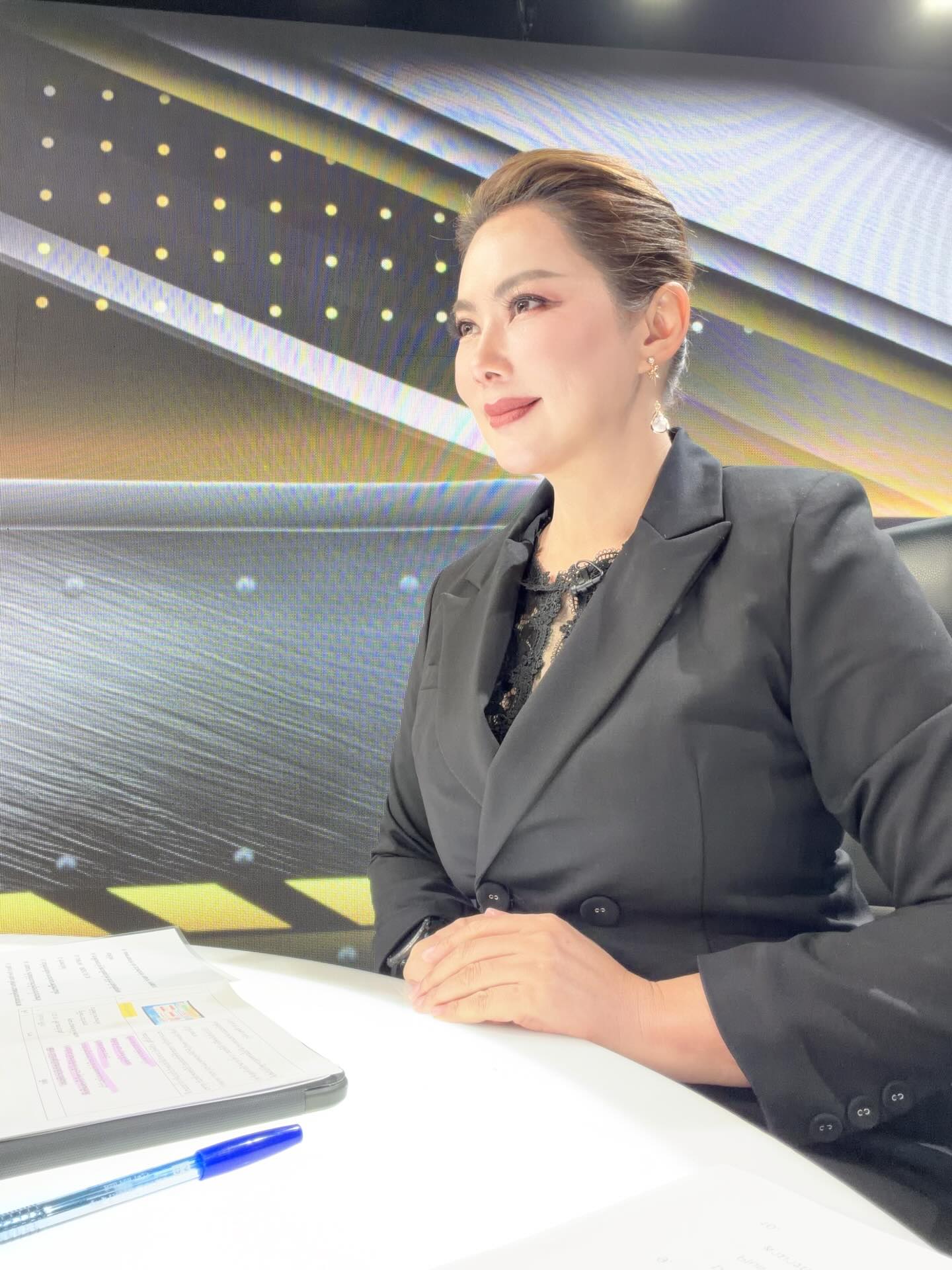 บุ๋ม - ปนัดดา วงศ์ผู้ดี