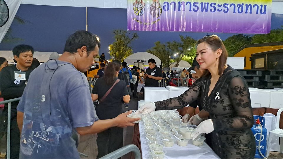 บุ๋ม - ปนัดดา วงศ์ผู้ดี