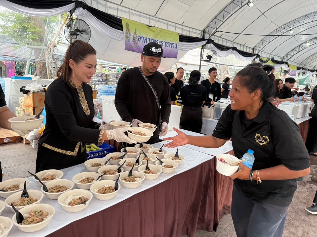 บุ๋ม - ปนัดดา วงศ์ผู้ดี