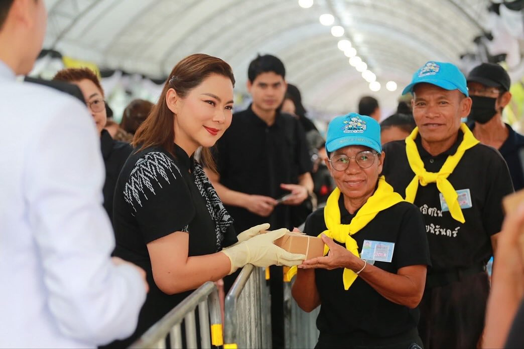 บุ๋ม - ปนัดดา วงศ์ผู้ดี