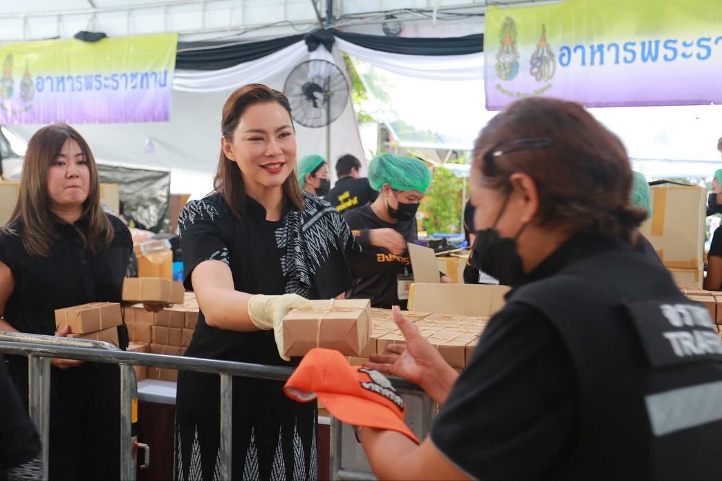 บุ๋ม - ปนัดดา วงศ์ผู้ดี