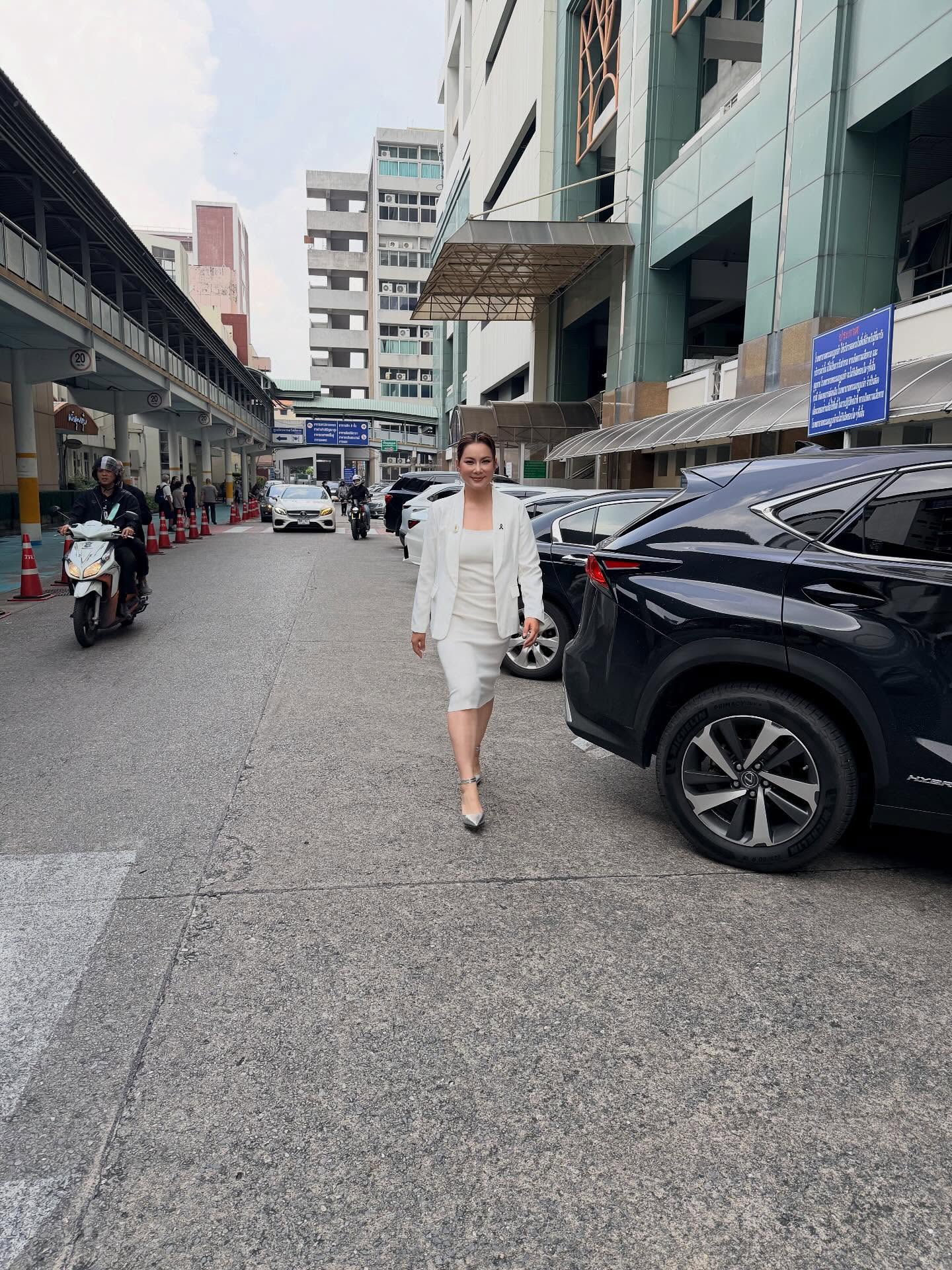 บุ๋ม - ปนัดดา วงศ์ผู้ดี