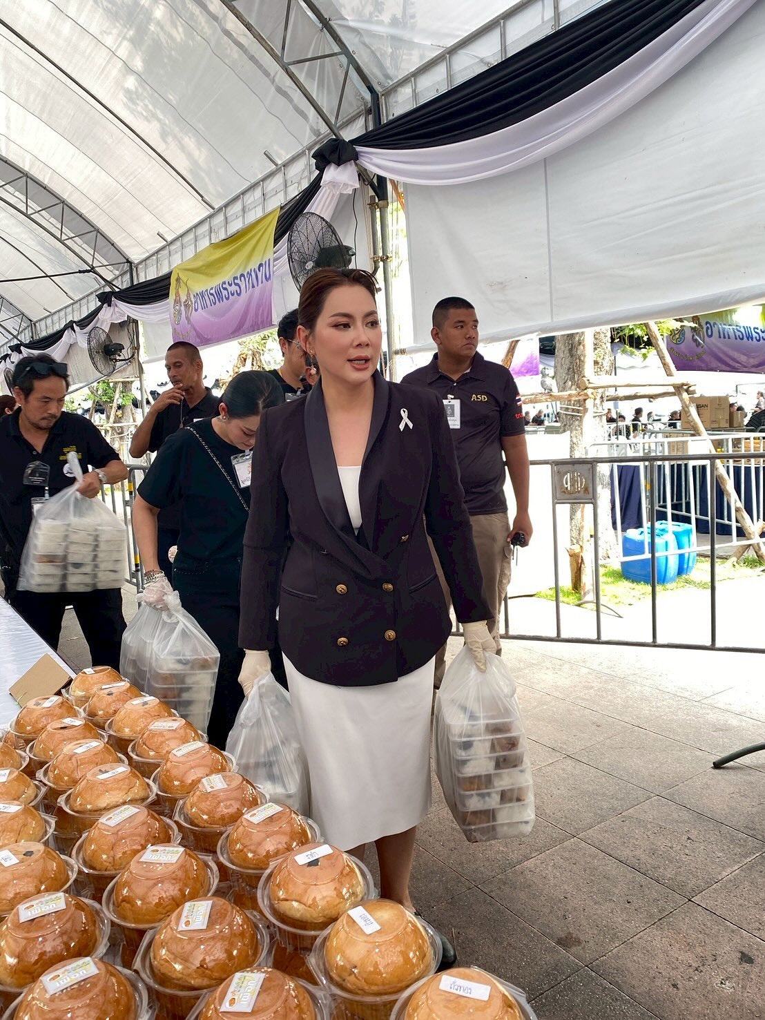 บุ๋ม - ปนัดดา วงศ์ผู้ดี