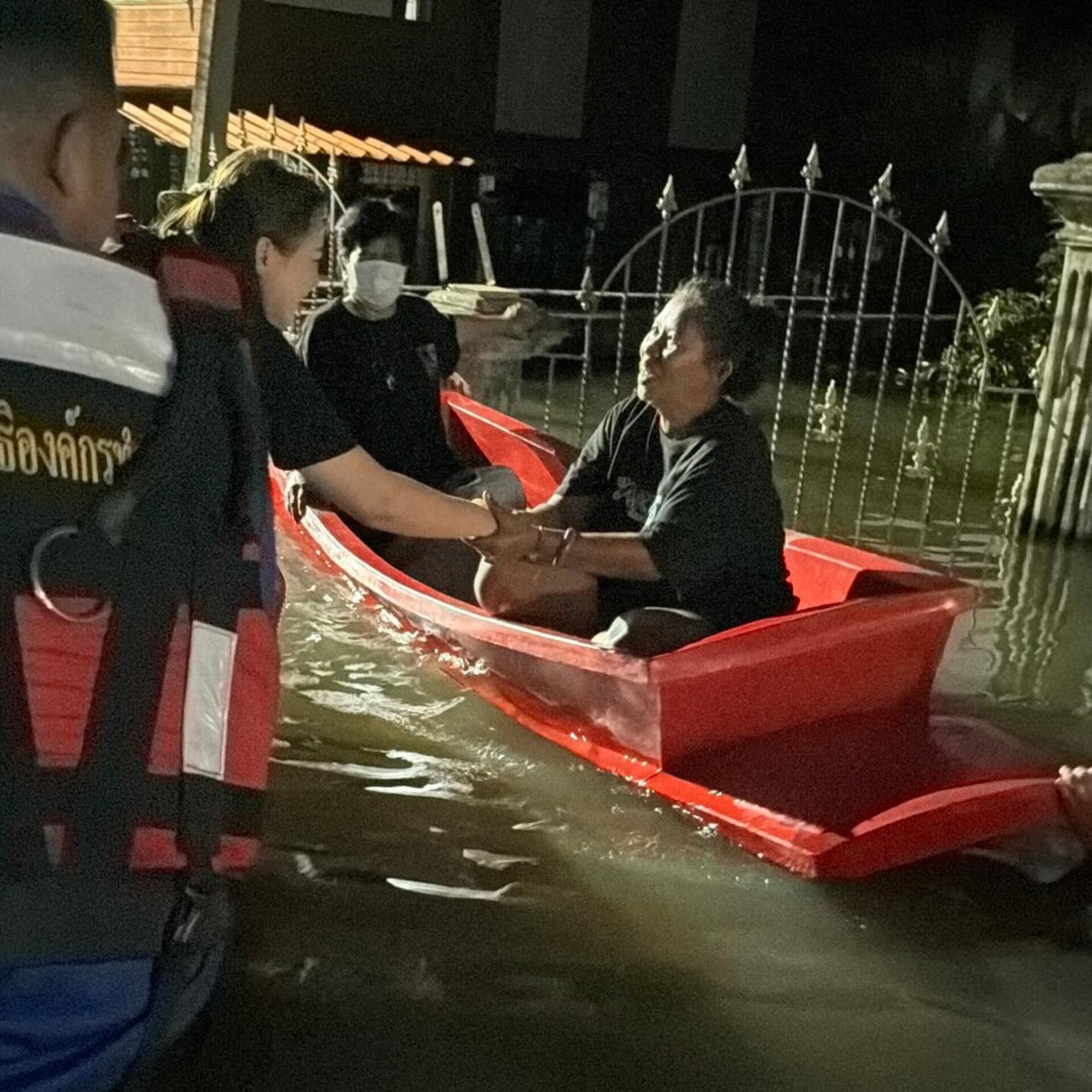 บุ๋ม - ปนัดดา วงศ์ผู้ดี