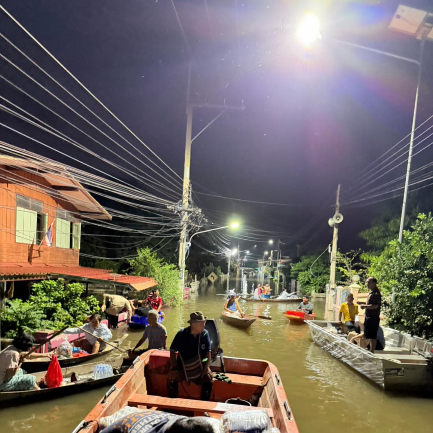 บุ๋ม - ปนัดดา วงศ์ผู้ดี