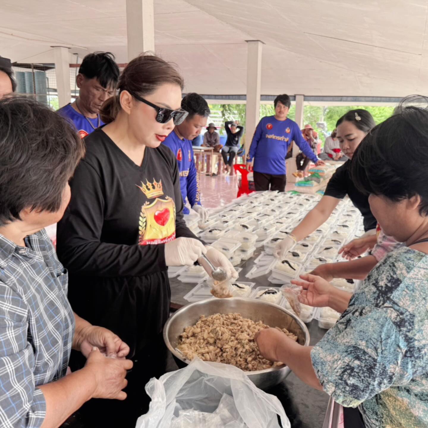 บุ๋ม - ปนัดดา วงศ์ผู้ดี