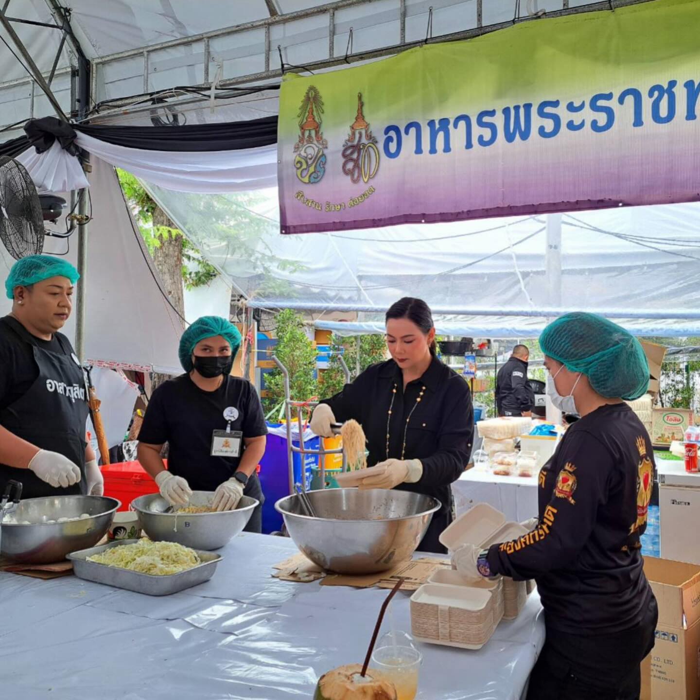 บุ๋ม - ปนัดดา วงศ์ผู้ดี