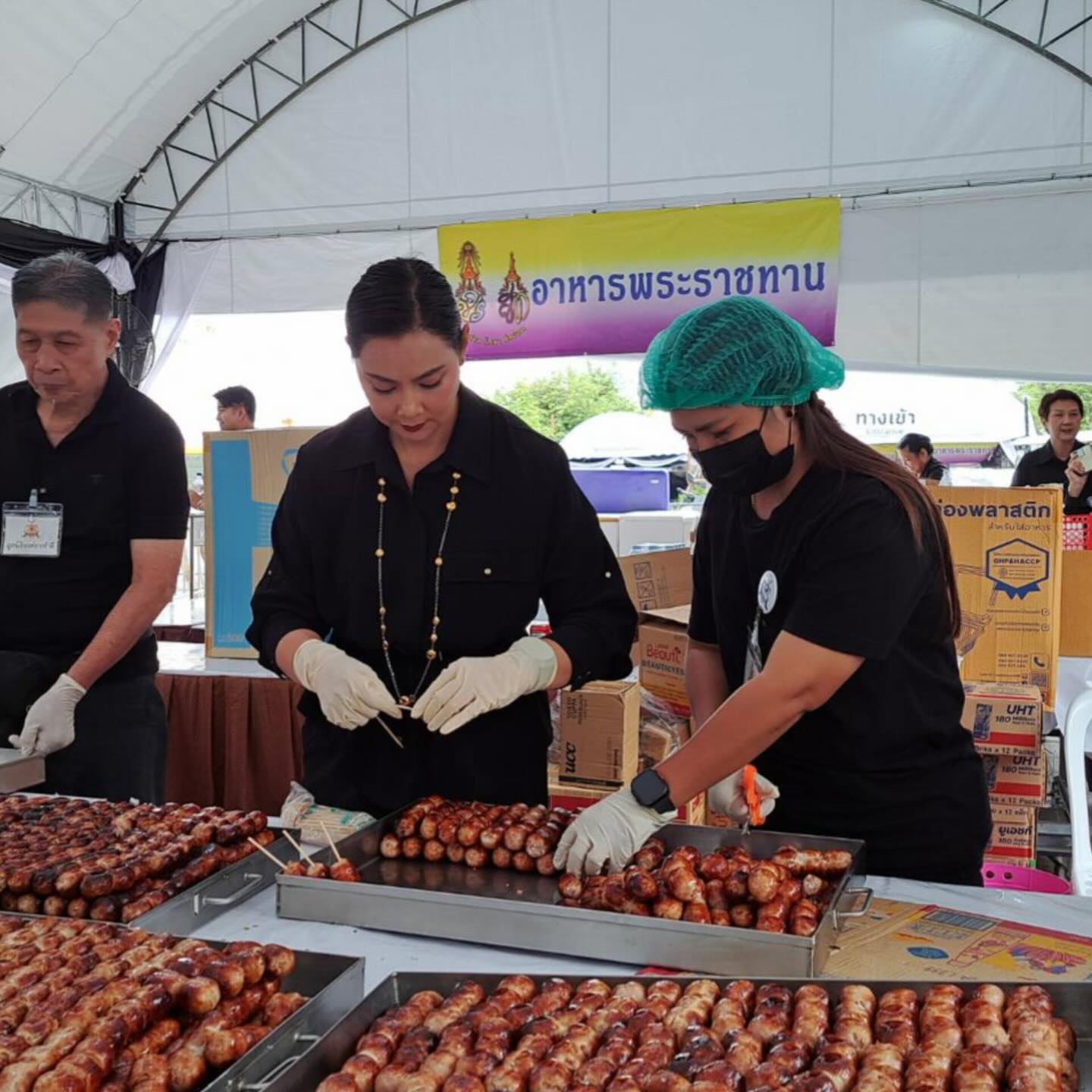 บุ๋ม - ปนัดดา วงศ์ผู้ดี