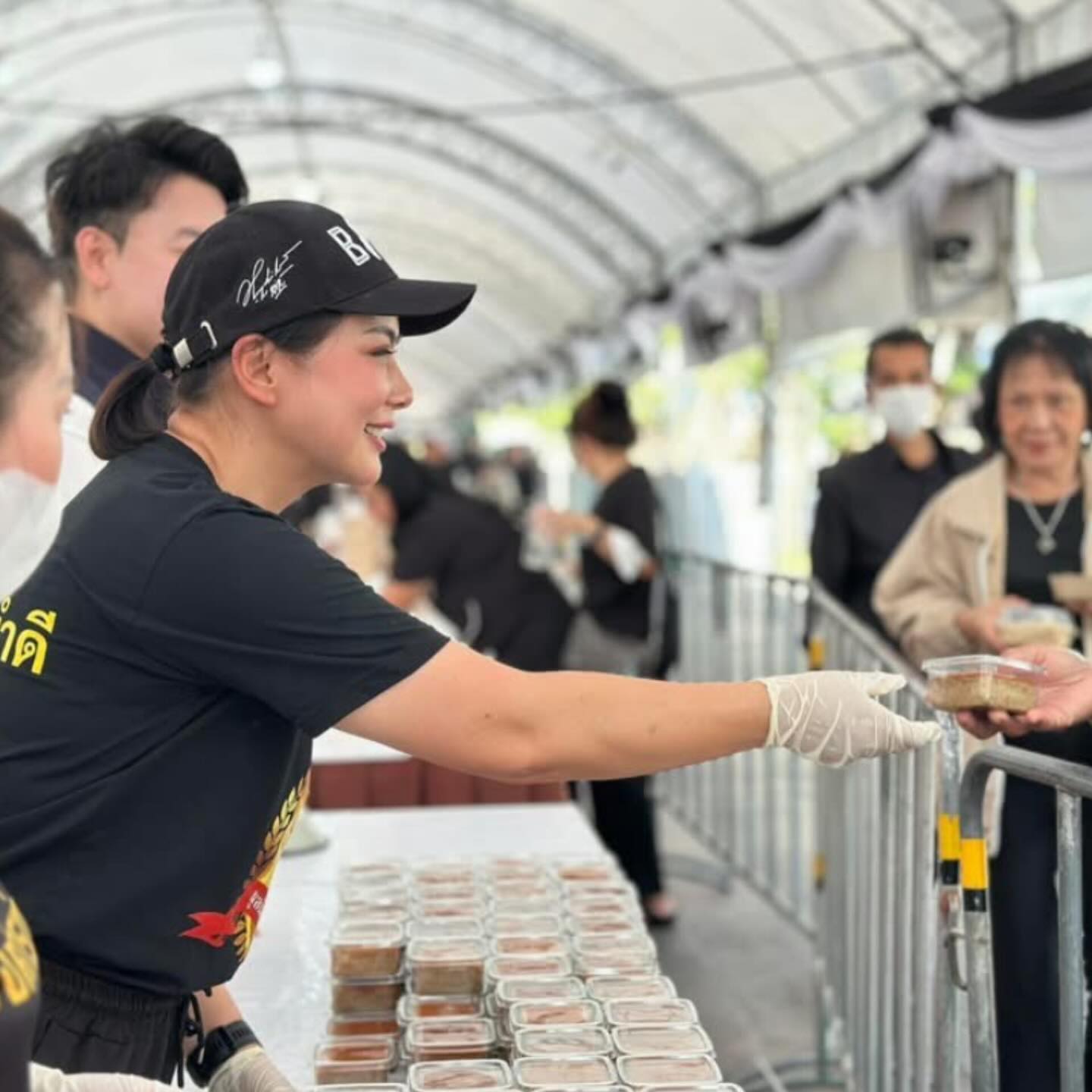 บุ๋ม - ปนัดดา วงศ์ผู้ดี