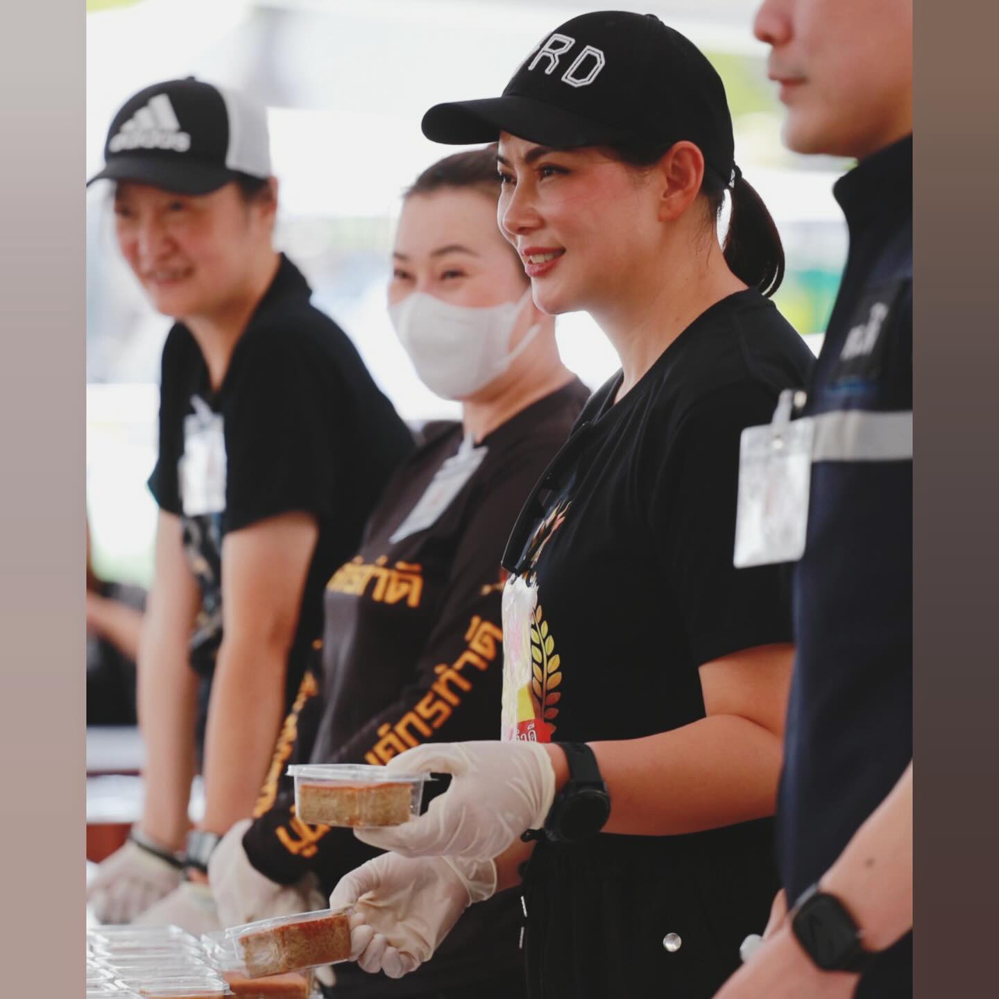 บุ๋ม - ปนัดดา วงศ์ผู้ดี