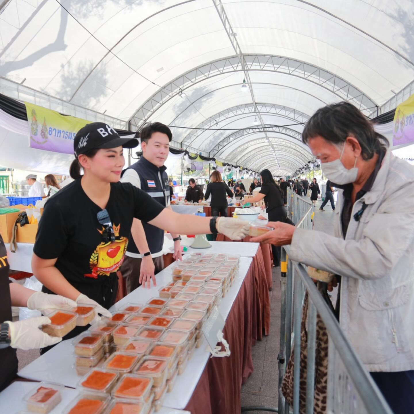 บุ๋ม - ปนัดดา วงศ์ผู้ดี