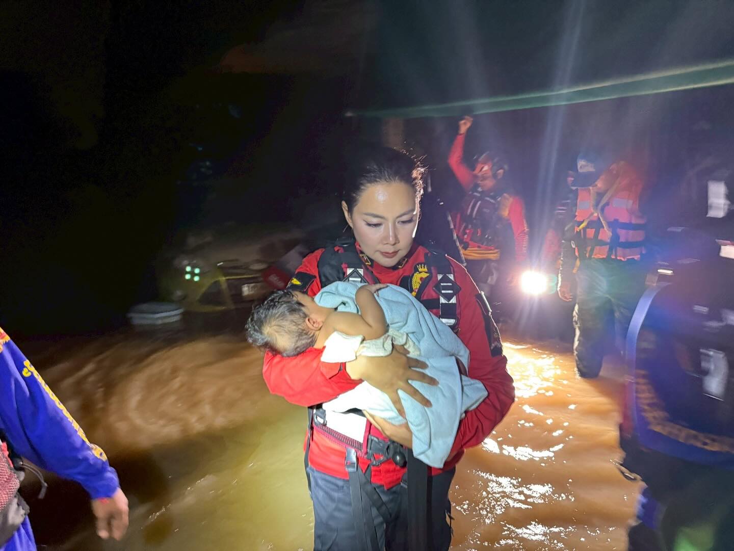 บุ๋ม - ปนัดดา วงศ์ผู้ดี