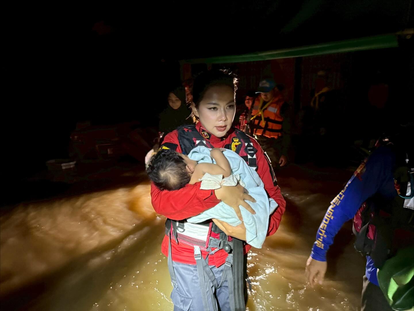 บุ๋ม - ปนัดดา วงศ์ผู้ดี