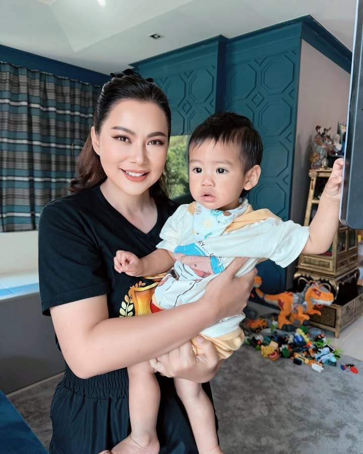 บุ๋ม - ปนัดดา วงศ์ผู้ดี