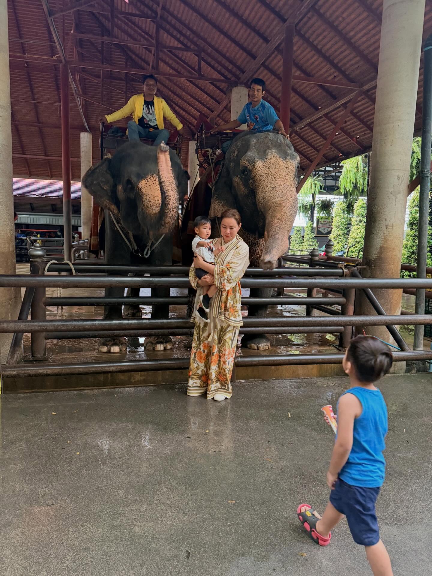 บุ๋ม - ปนัดดา วงศ์ผู้ดี