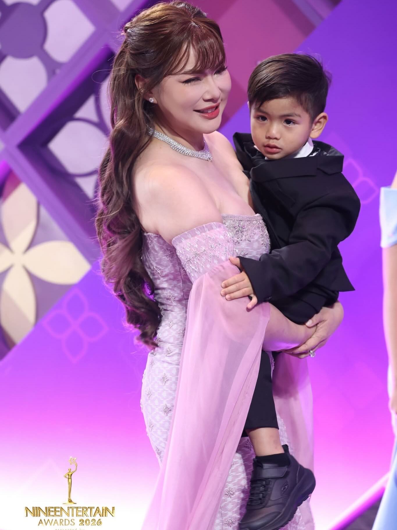 บุ๋ม - ปนัดดา วงศ์ผู้ดี