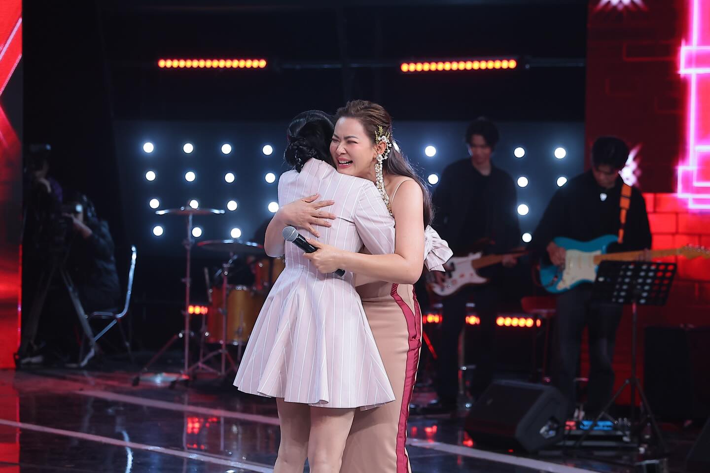 บุ๋ม - ปนัดดา วงศ์ผู้ดี