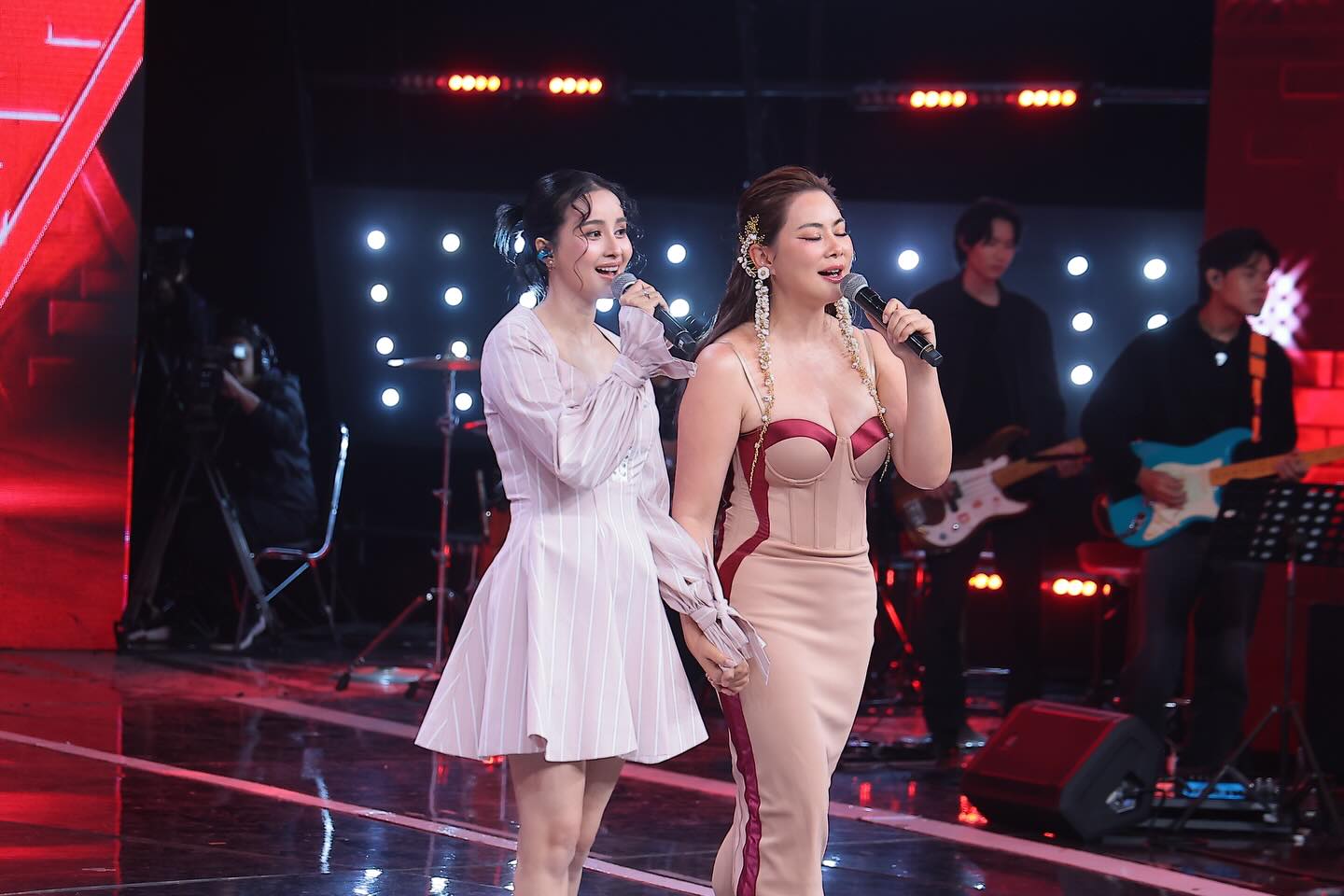 บุ๋ม - ปนัดดา วงศ์ผู้ดี