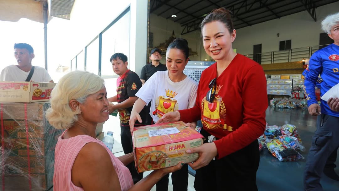 บุ๋ม - ปนัดดา วงศ์ผู้ดี