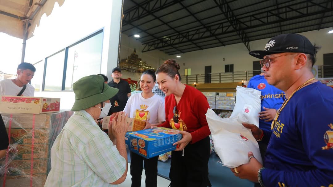 บุ๋ม - ปนัดดา วงศ์ผู้ดี