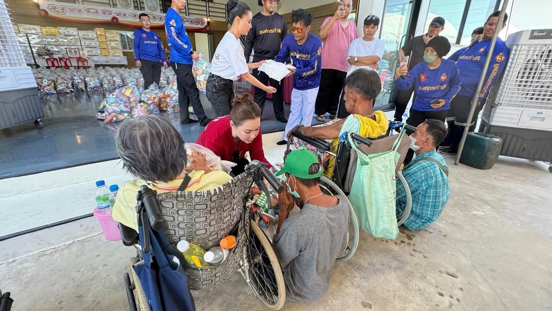 บุ๋ม - ปนัดดา วงศ์ผู้ดี