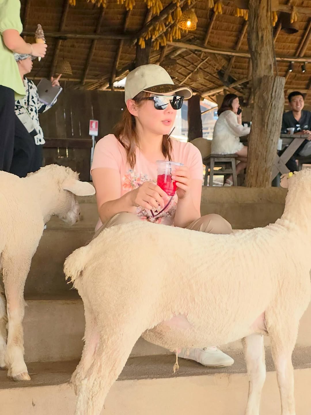 บุ๋ม - ปนัดดา วงศ์ผู้ดี