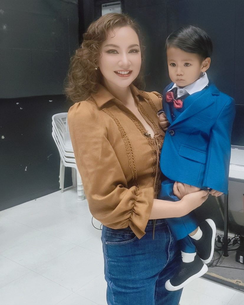 บุ๋ม - ปนัดดา วงศ์ผู้ดี